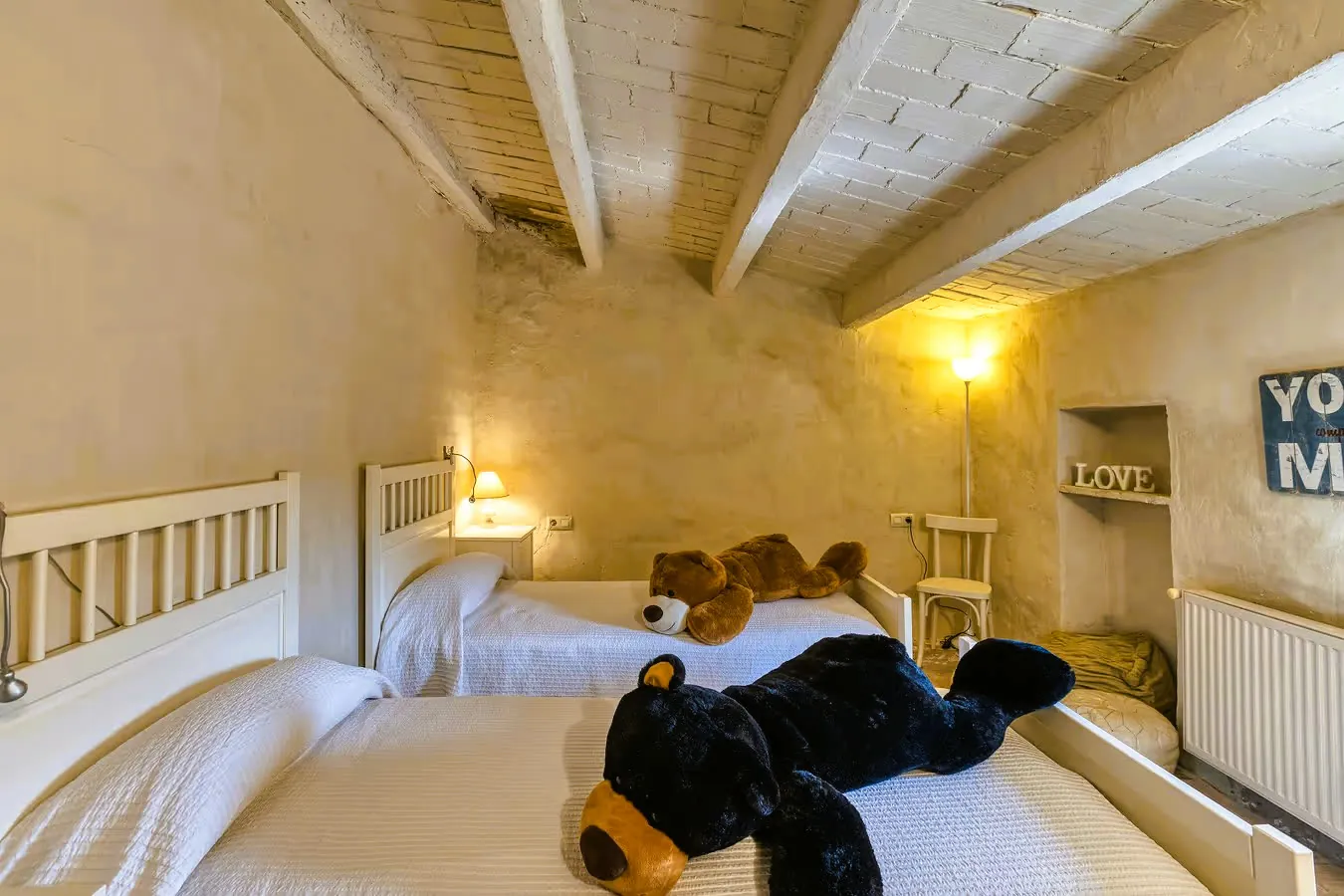 Twin bedroom